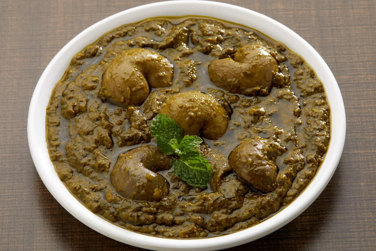 Hyderabadi Anda Curry Green