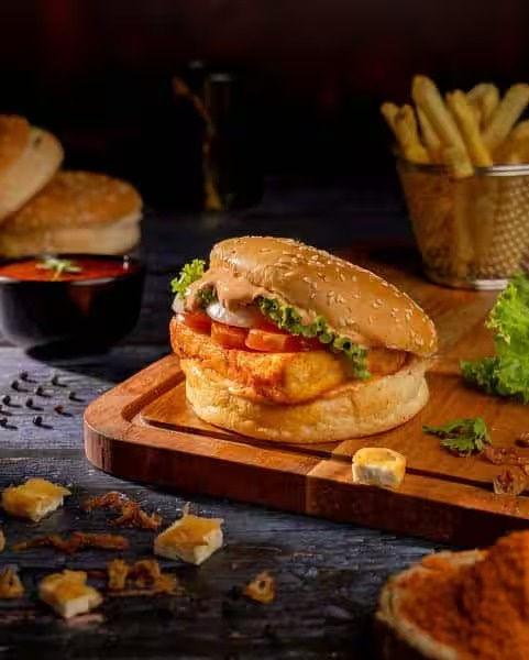 Aloo Supreme Paneer Burger