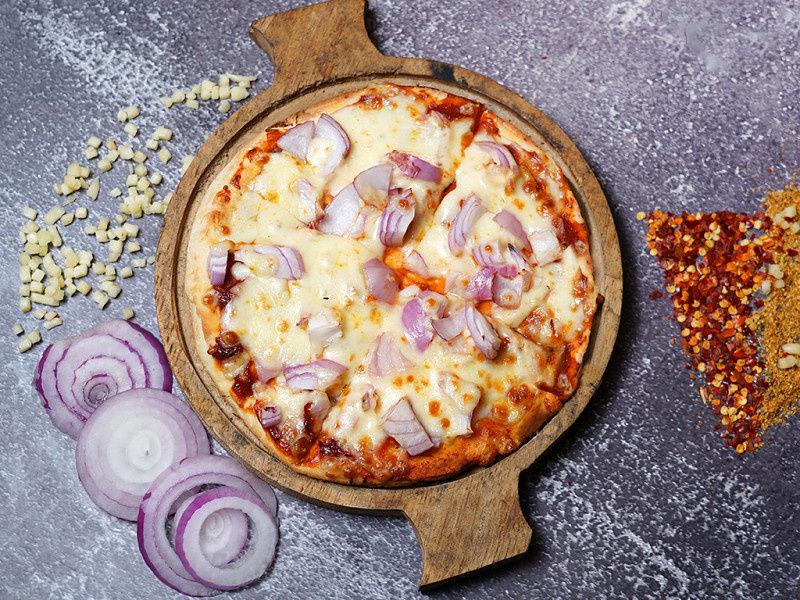 Onion Cheese Chilly Pizza