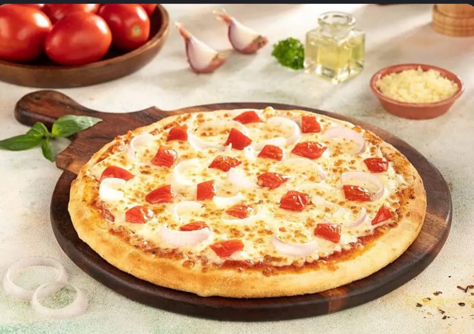 Cheese Onion Tomato Pizza